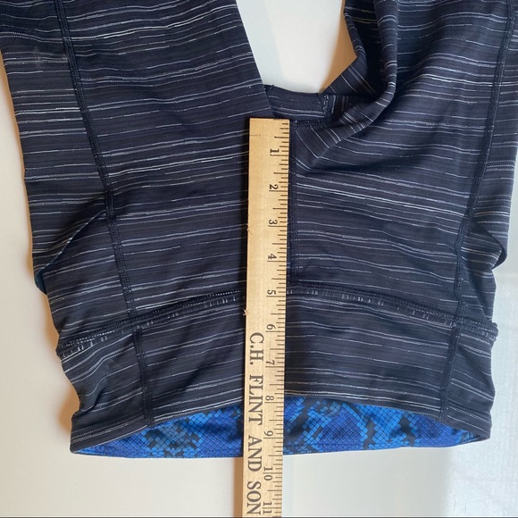 Lululemon Women Black Blue Capris Leggings Size 4 - Picture 3 of 9